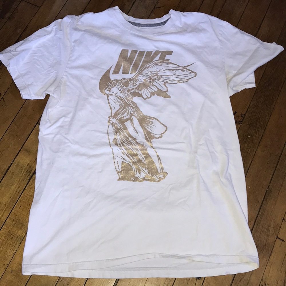 Nike Men's White Graphic Logo T-Shirt